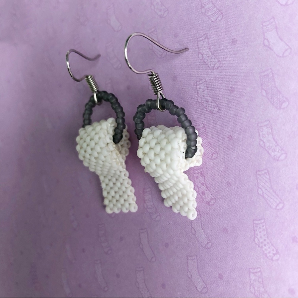 Handmade Kitsch Beaded Toilet Paper Rolls Pierced Earrings - Picture 3 of 6